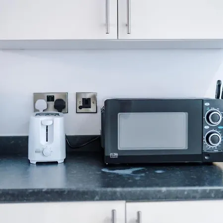 Luxurious 1-bedroom Apartment, Sleeps 4, Free Parking * Manchester
