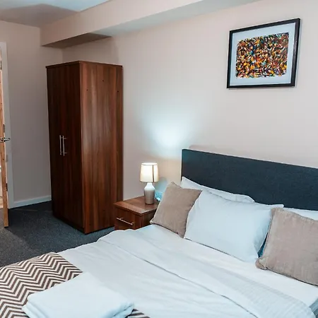 Entire 2 Bedroom And 2 Bathroom In -free Underground Parking Appartement *