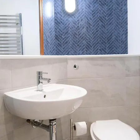 Spacious Centre 5 Guests Long