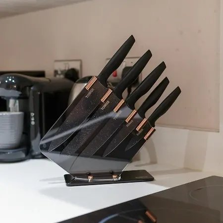 Spacious 2 Bed In Centre Lejlighed