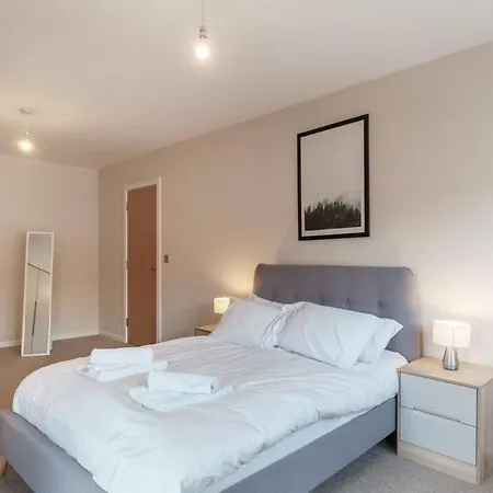 Spacious 2 Bed In Centre *