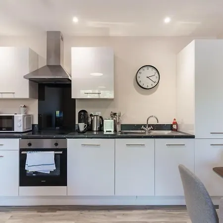 Spacious & Bright 2 Bed Апартаменты *