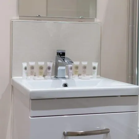 Spacious & Bright 2 Bed Апартаменты *