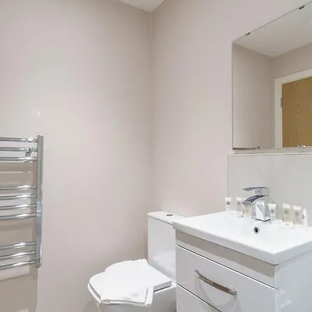 Апартаменты Spacious & Bright 2 Bed