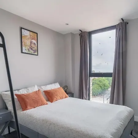 Fantastic 3 Bedroom Apartment *