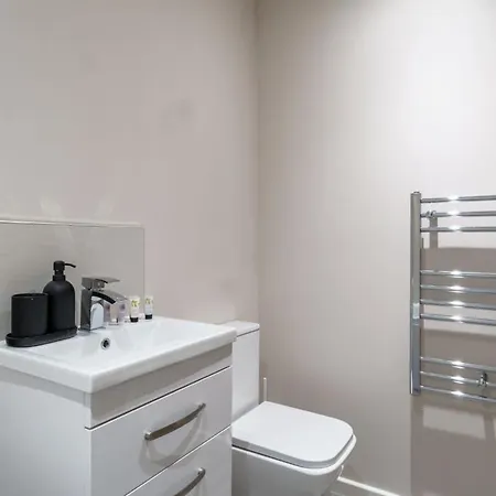 Apartment Lovely 1 Bed - Sleeps 3 *