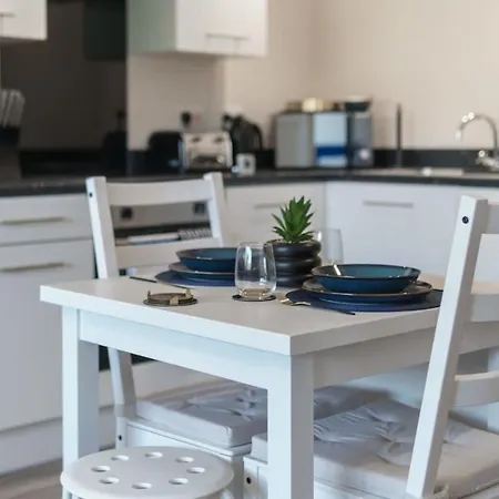 דירה Lovely 1 Bed - Sleeps 3 מנצ'סטר