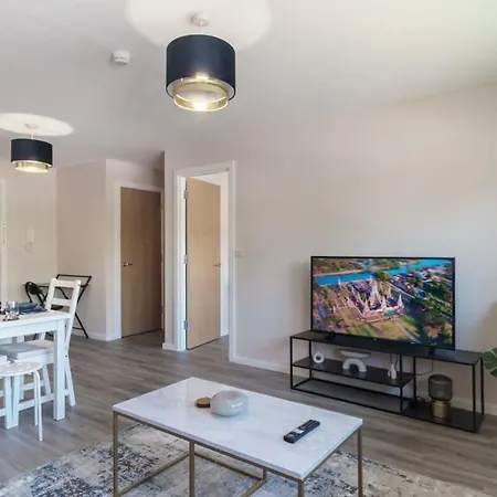 דירה Lovely 1 Bed - Sleeps 3 מנצ'סטר