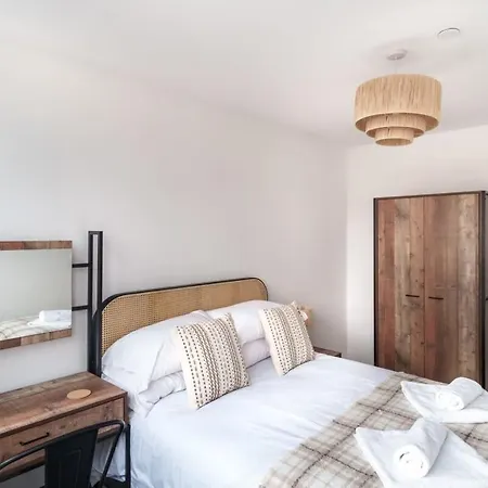 Zeni, Alexandra Rise Fab 1br Flat Apartment *
