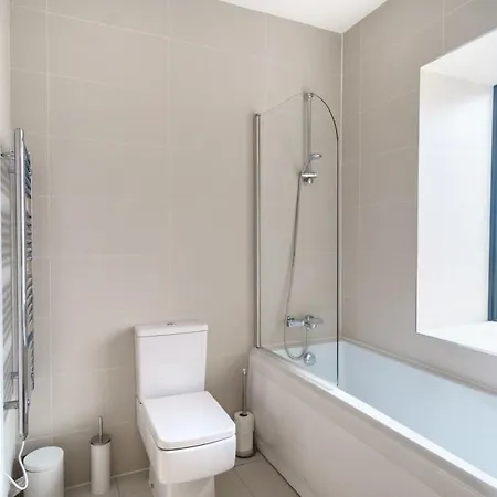 Bright 2 Bedroom In Apartman *