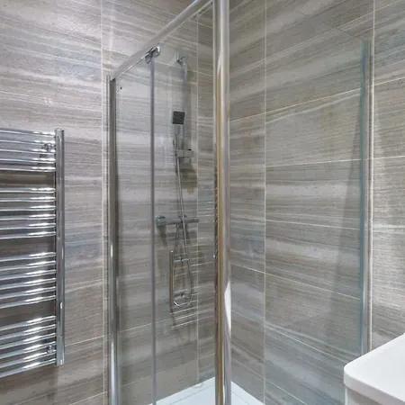 Bright 2 Bedroom In Manchester