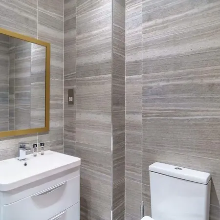 Bright 2 Bedroom In Appartement