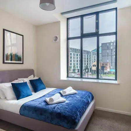 Bright 2 Bedroom In *