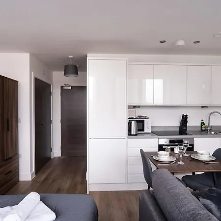 Zeni, Alexandra Rise Chic * מנצ'סטר