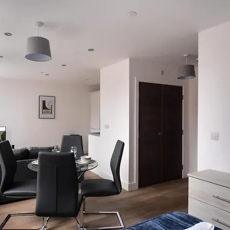 Zeni, Alexandra Rise Smart Apartment Manchester