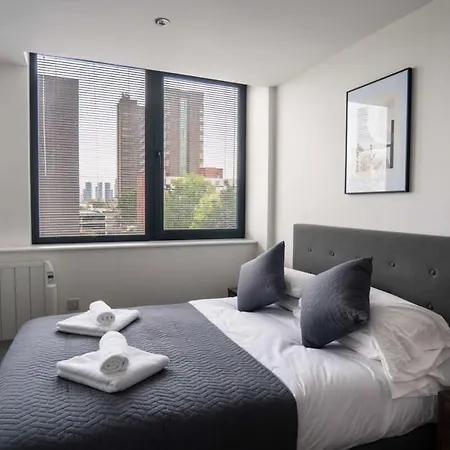 Zeni, Alexandra Rise Chic Apartment *