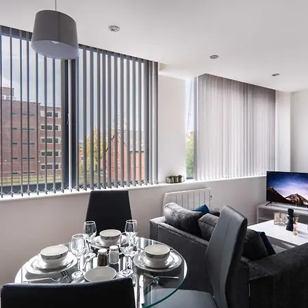 Zeni, Alexandra Rise Smart * Manchester