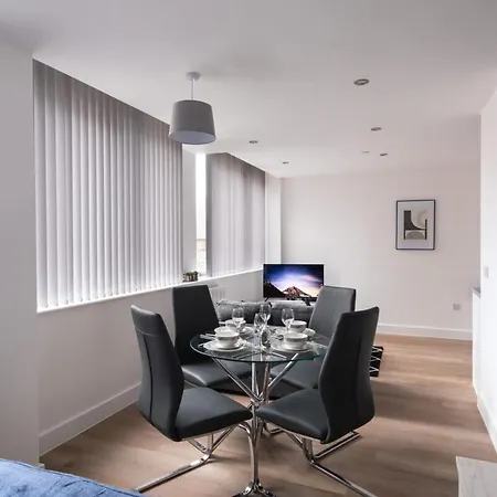 Zeni, Alexandra Rise Smart Apartment Manchester