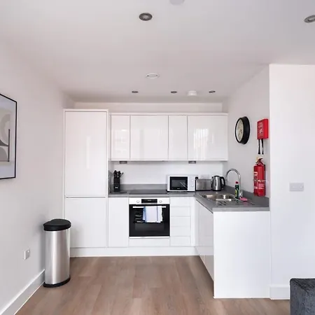 Zeni, Alexandra Rise Smart Apartman