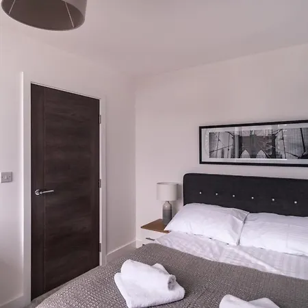 Zeni, Alexandra Rise Cosy 1 Bed Lejlighed *