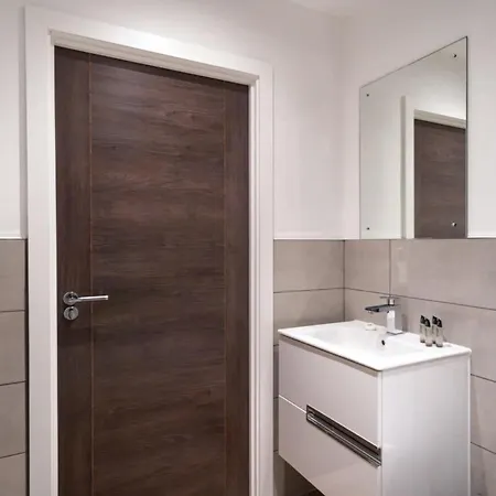 Zeni, Alexandra Rise Neat 1 Bed Manchester