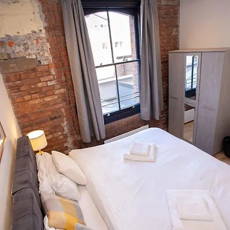 Stunning 1 Bed Flat 5min Walk To Victoria Station * Manchester