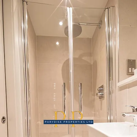 The Cityscape Suite: Deansgate Apartment *