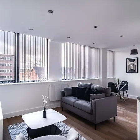 Zeni, Alexandra Rise Bright 1 Bed Apartment *