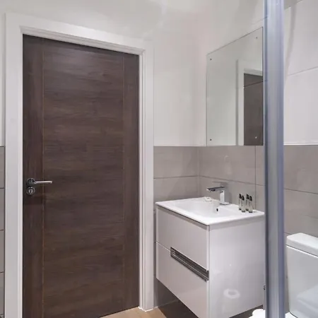 Zeni, Alexandra Rise Chic 1br Flat Apartamento