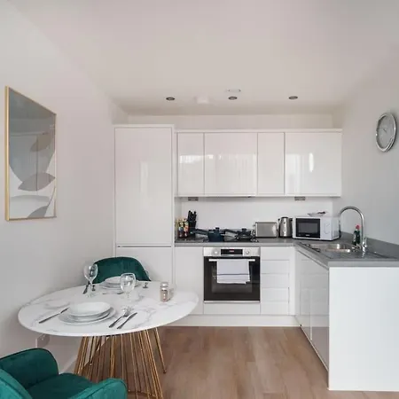 Zeni, Alexandra Rise Sleek * Manchester