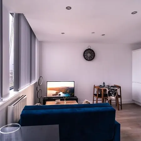 Zeni, Alexandra Rise Fab Apartamento *