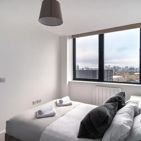 Zeni, Alexandra Rise Smart 1 Bed Apartment