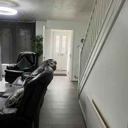 Dynasty - Alison Kelly Close Apartman