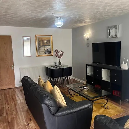 Charming 2-bedroom In 아파트