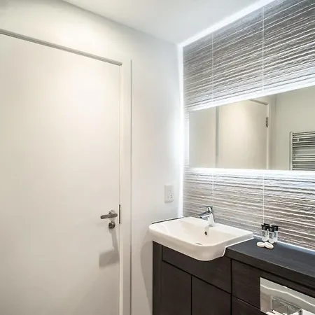 Spacious 2 Bed In Central 아파트