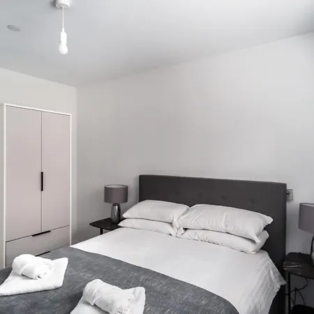 아파트 Spacious 2 Bed In Central