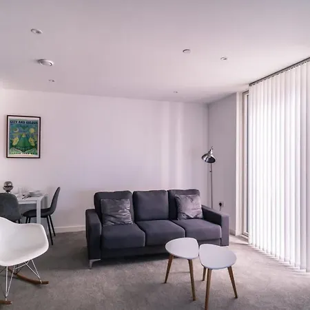 Spacious 1 Bed In Apartment Manchester