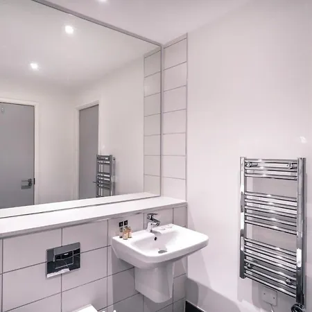 Spacious 1 Bed In *