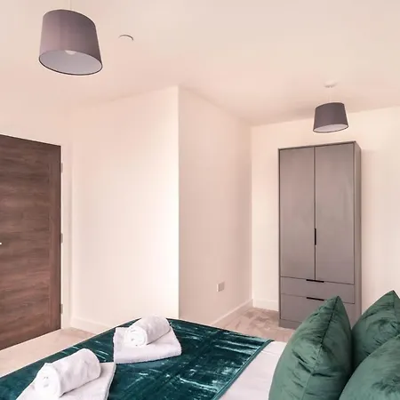Stayzeni, Alexandra Rise Cool 1 Bed *