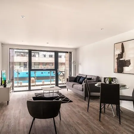 Stunning 2 Bed In Lägenhet