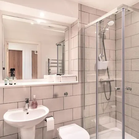 Spacious & Modern 1 Bed Apartment Manchester