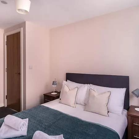 Modern & Spacious 2 Bed In