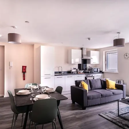 Modern & Spacious 2 Bed In
