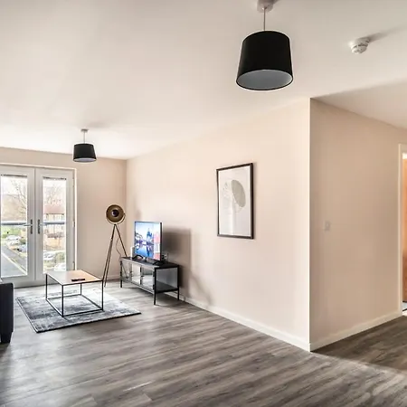Modern & Bright 2 Bed In Apartment *