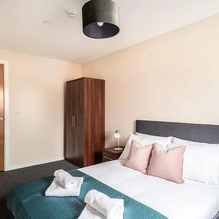 Modern & Bright 2 Bed In *