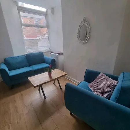 Double With Shared Bathroom In Salford Konukevi Manchester