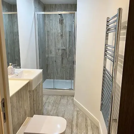 Apartment Lovely 2 Bedroom In