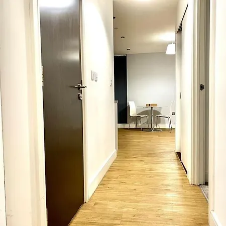 Lovely 2 Bedroom In Apartment Manchester