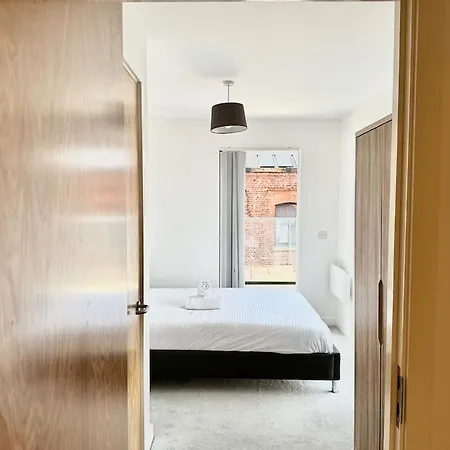 Luxury Central With Secure Parking Apartmán