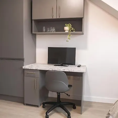 Homely Studio: Old Trafford Apartment Manchester